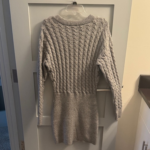 NWT STEVE MADDEN Gray Cable Knit Sweater Dress - L - Picture 3 of 9